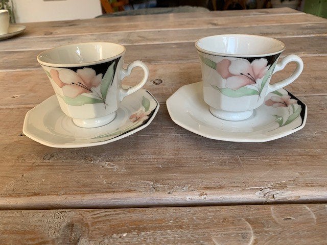 2 x vintage kop en schotel. Art deco stijl pastel bloem., Huis en Inrichting, Ophalen, Overige merken, Zo goed als nieuw, Overige stijlen