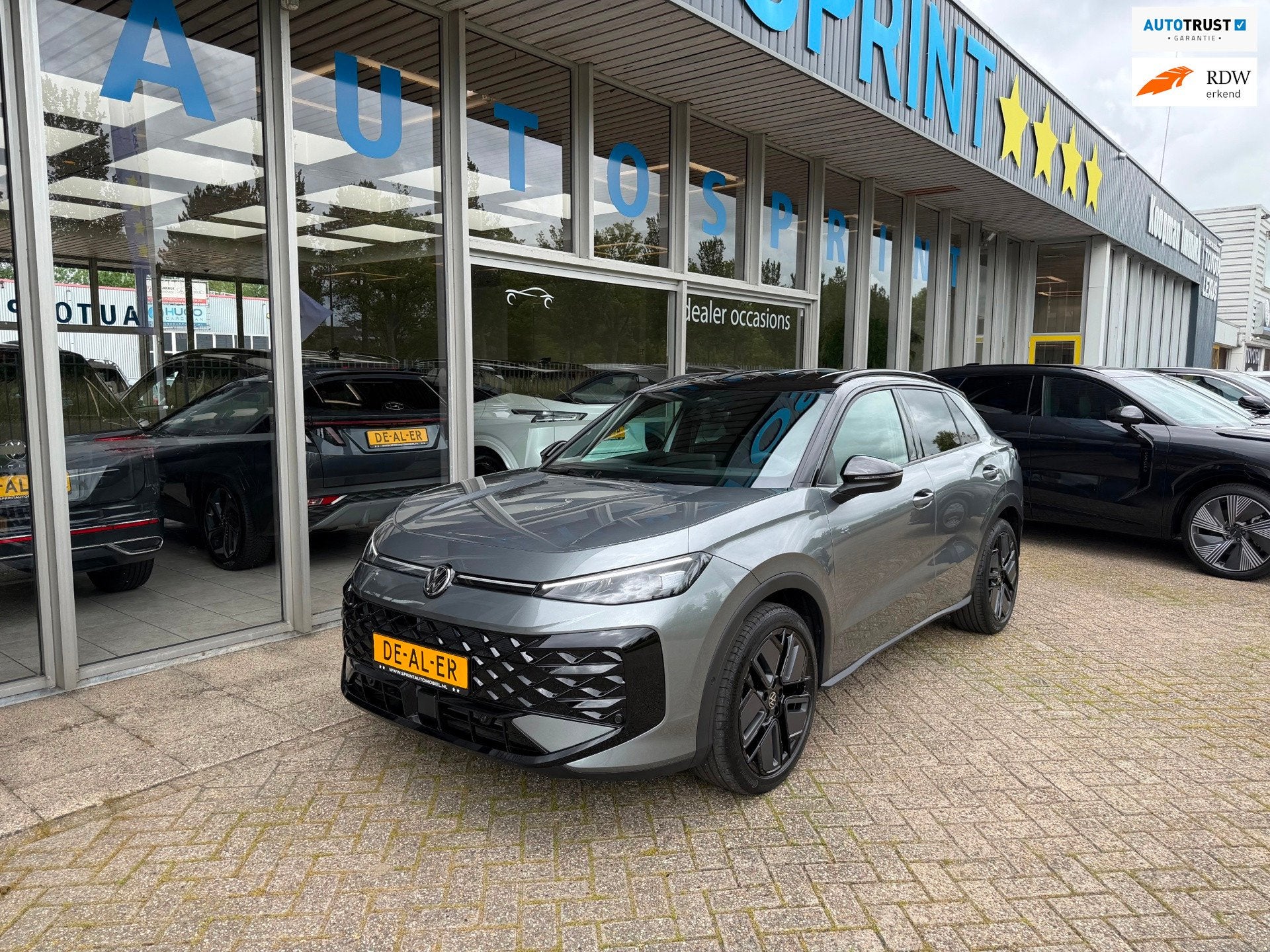 Volkswagen T-Roc 1.5 eTsi R-Line MILD HYBRID 150PK CAMERA ,, Auto's, Volkswagen, 1374 kg, Zwart, 4 cilinders, 150 pk