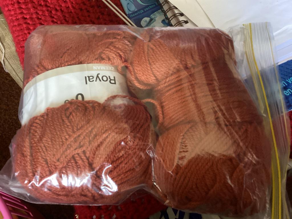 2 bruin zeeman wol royal, Ophalen, Zo goed als nieuw, Breien of Haken, Wol of Garen