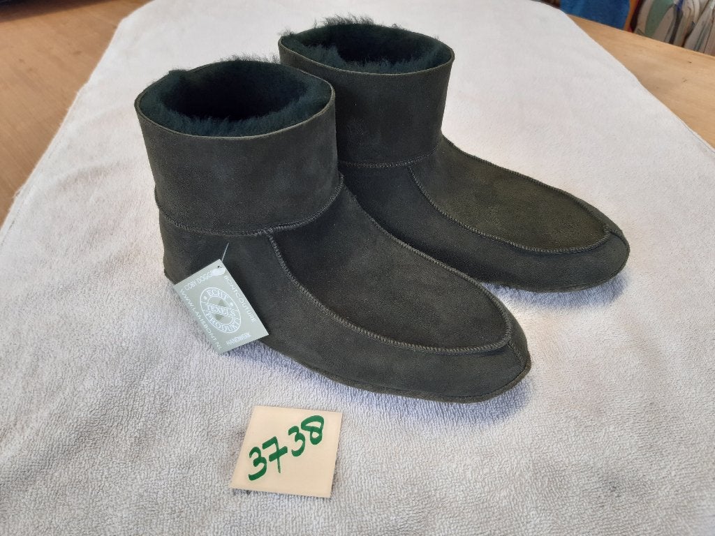 Pantoffels Maat 37/38 Warm Schapenbont Texel Eigen Atelier, Overige kleuren, Nieuw, Ophalen of Verzenden, Jmdogger@outlook.com