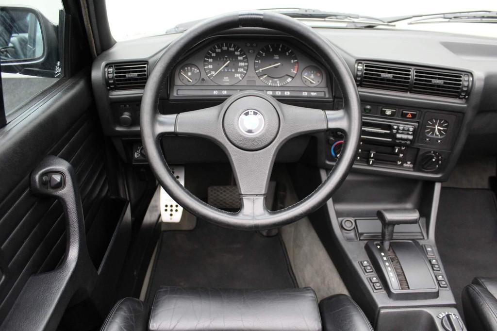 BMW 3-serie Cabrio E30 320i BMW 3-serie Cabrio 320i 1991 | A, Automaat, Achterwielaandrijving, Zwart, Leder