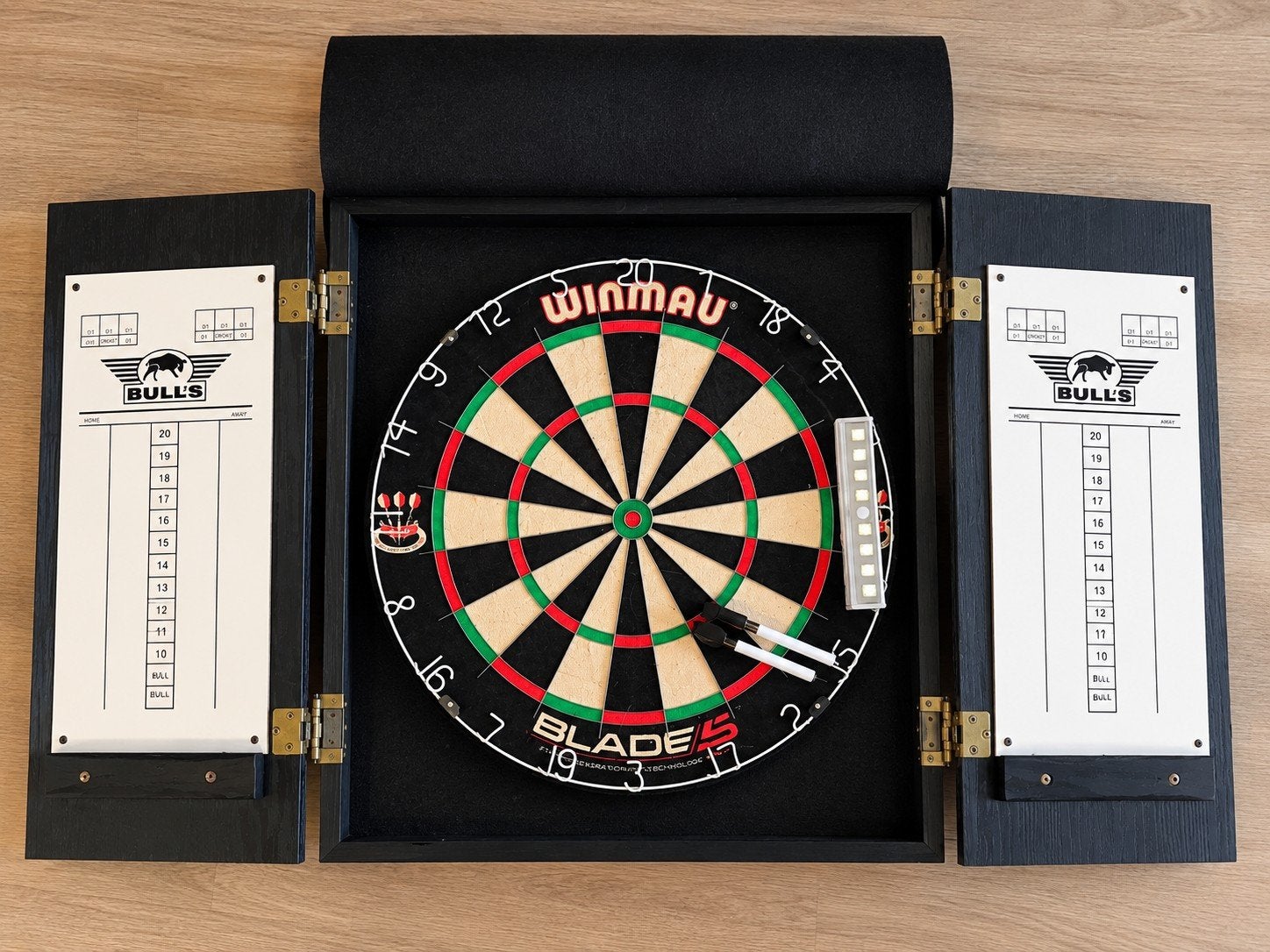 Dartbord, dartmat en dartbordkast, Sport en Fitness, Darts, Ophalen, Gebruikt, Dartbord