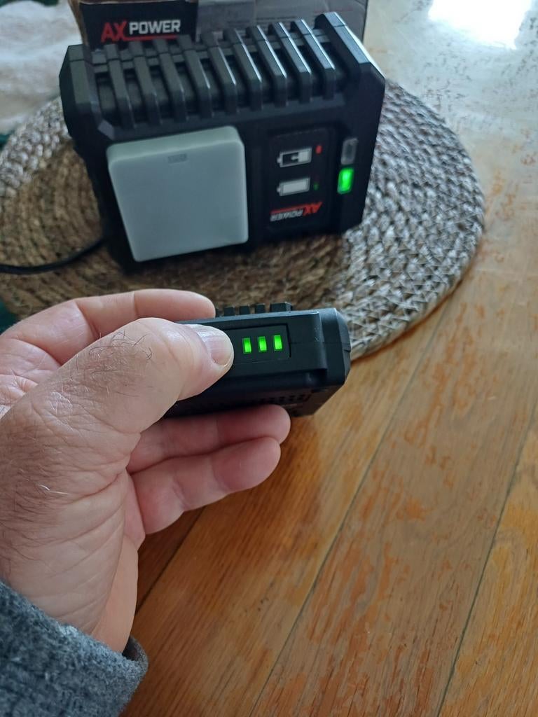 AX Power 20V Snellader en Accu - Nieuw, Ophalen of Verzenden