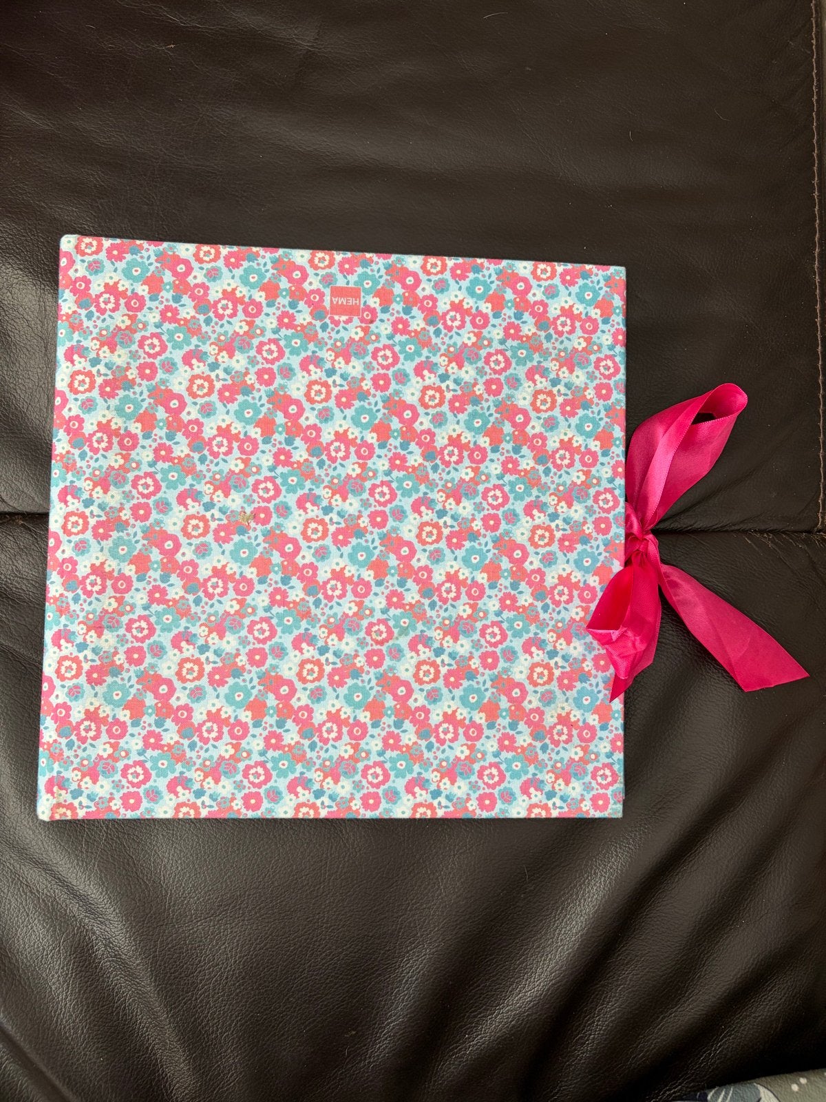 Nieuw HEMA fotoalbum met bloemenprint en roze lint, Ophalen of Verzenden, Nieuw, Fotoalbum