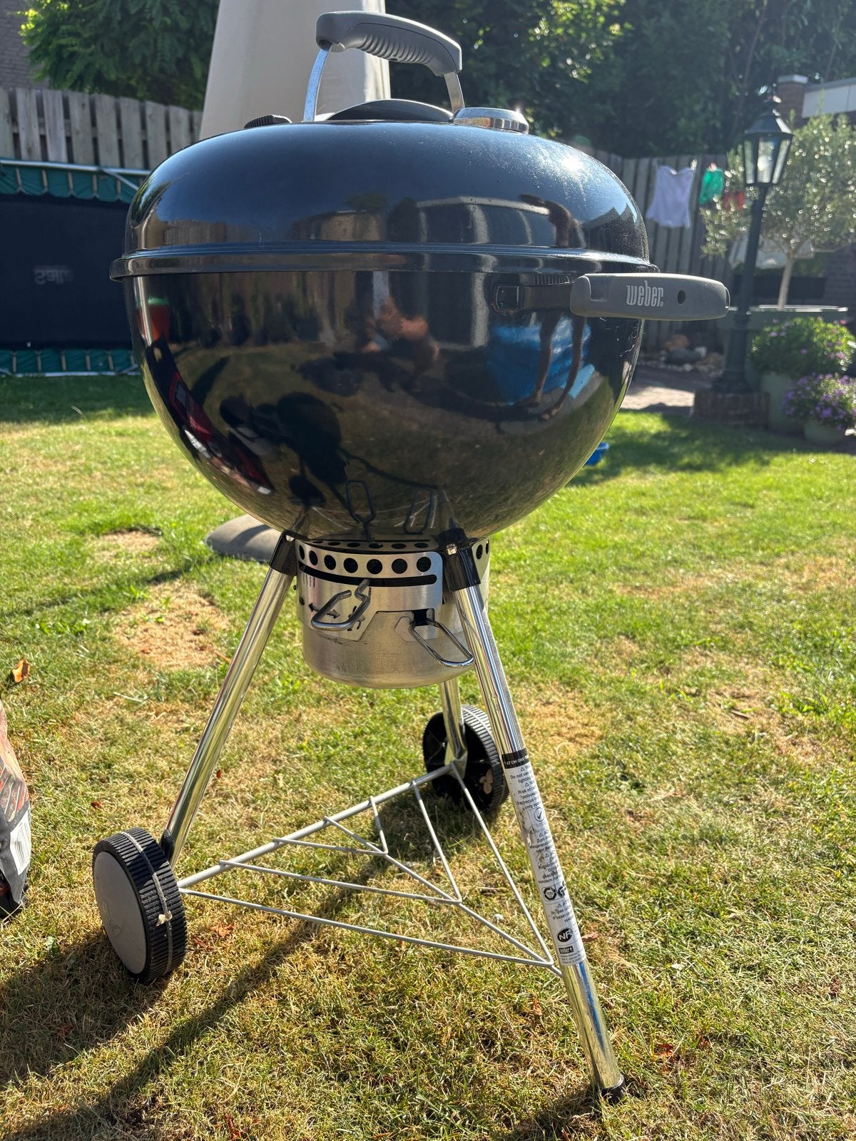 Weber 47cm Kettle Premium BBQ met briketten en starter, Tuin en Terras, Houtskoolbarbecues, Ophalen, Zo goed als nieuw