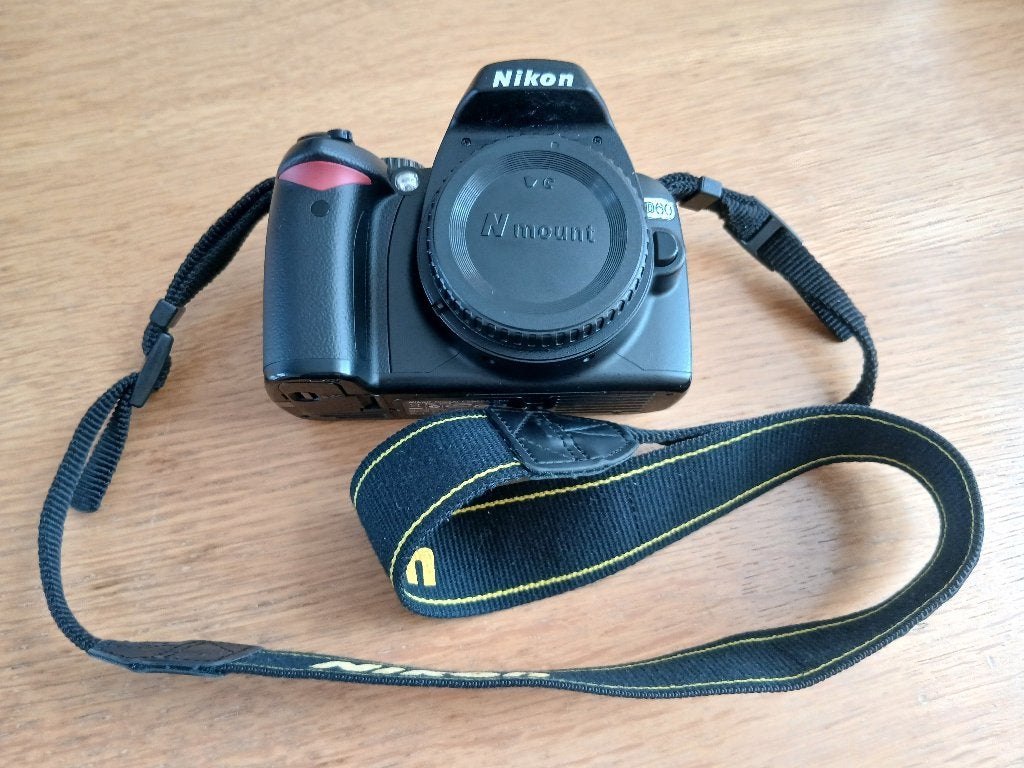 Nikon D60 spiegelreflexcamera, Audio, Tv en Foto, Fotocamera's Digitaal, Spiegelreflex, Zo goed als nieuw, Lensdop, Nikon
