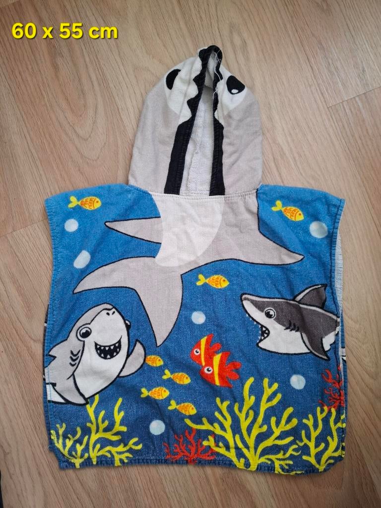 Kinder(bad)poncho met haaienprint - 60 x 55 cm, Ophalen of Verzenden, Gebruikt, Jongen of Meisje, Badponcho