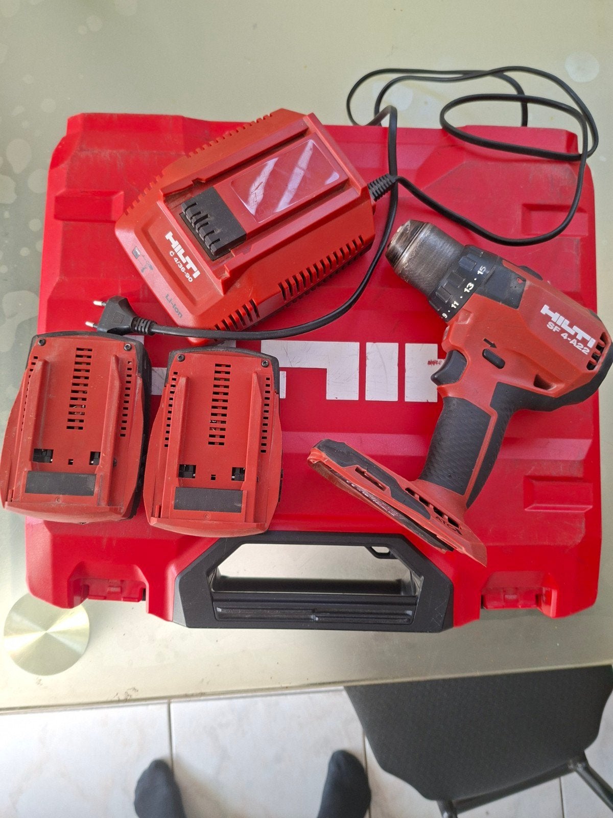 Hilti SF 4-A22 Accuboormachine met 2 accu's en lader, Ophalen, Gebruikt