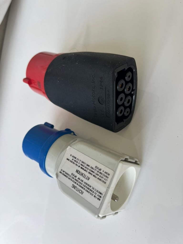 Oplaad stekkers voor Tesla, Ophalen, Gebruikt