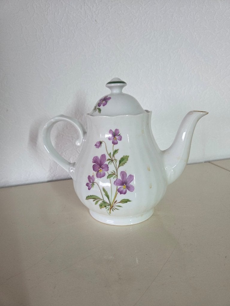 Theepot van Libelle exclusief porcelein, Ophalen of Verzenden, Zo goed als nieuw, Porselein, Theepot