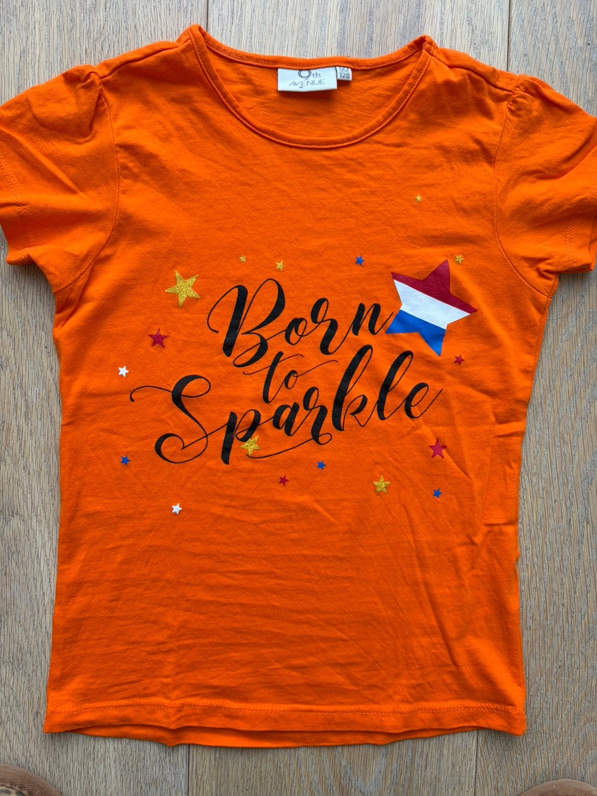 Koningsdag t shirt mt 122/128 als nieuw!, Ophalen of Verzenden, Zo goed als nieuw, Meisje, Shirt of Longsleeve