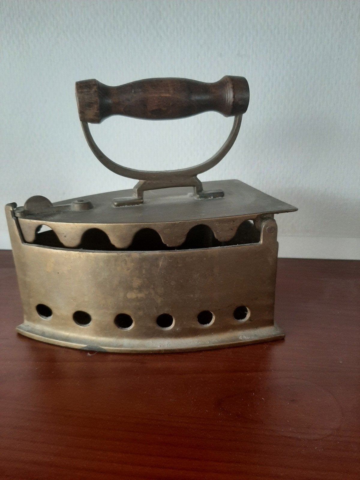 Antiek koperen strijkijzer met houten handvat, Antiek en Kunst, Antiek | Overige Antiek, Ophalen