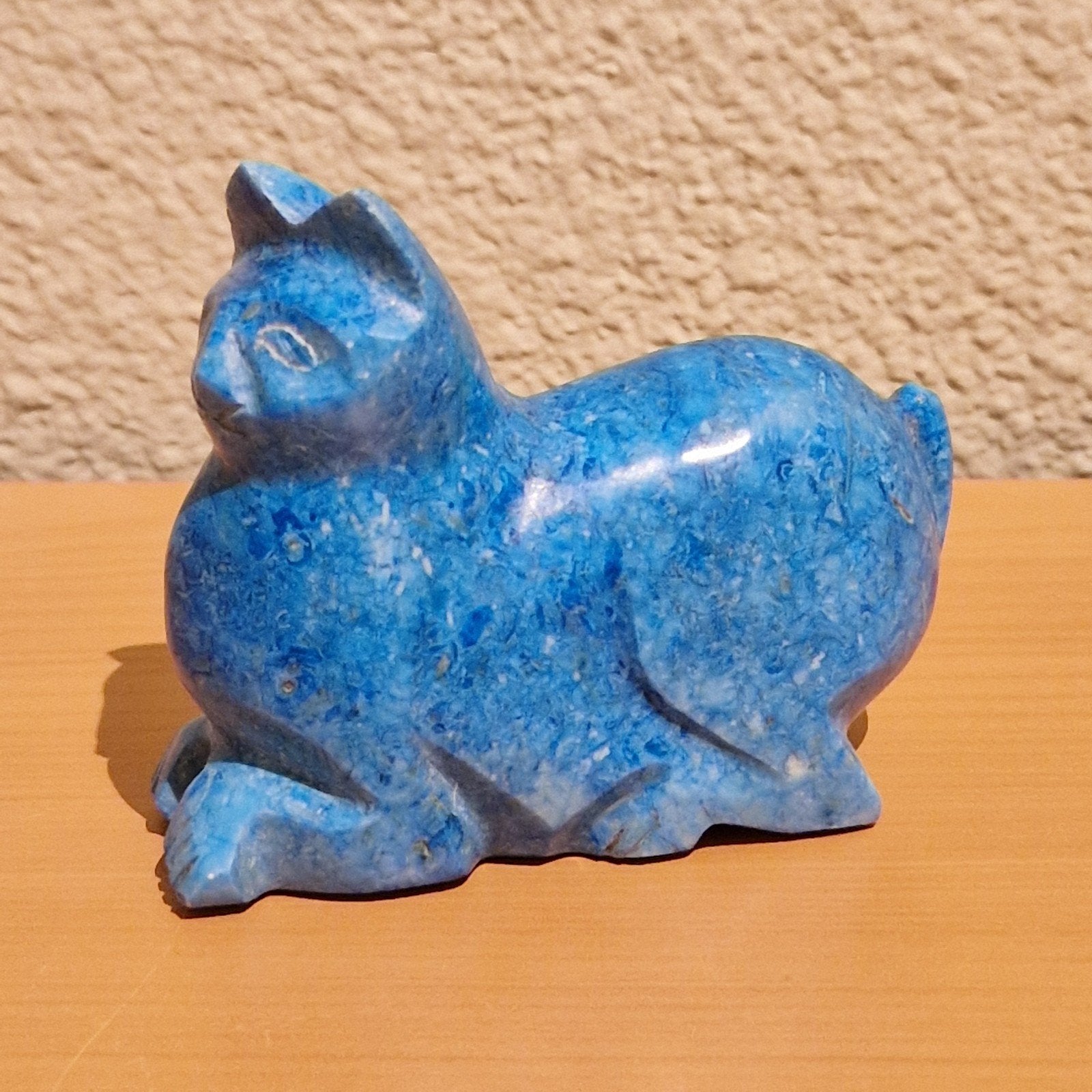 Beeldje poes of katachtige, blauw steen, Ophalen of Verzenden, Gebruikt, Dier