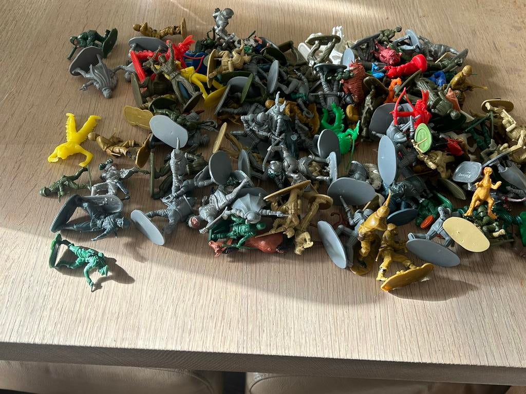 Speelgoed soldaten, indianen en dieren plastic, Ophalen, Gebruikt
