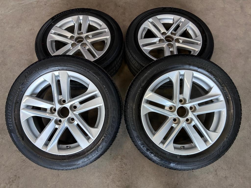 16 inch originele velgen + zomerbanden Toyota Corolla Auris, Auto-onderdelen, Banden en Velgen, Banden en Velgen, Zomerbanden