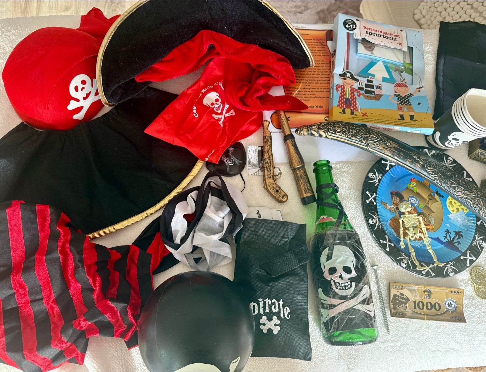 Piraten Feestpakket: Kostuums, Decoratie & Speurtocht, Ophalen of Verzenden, Gebruikt, Feestartikel, Overige