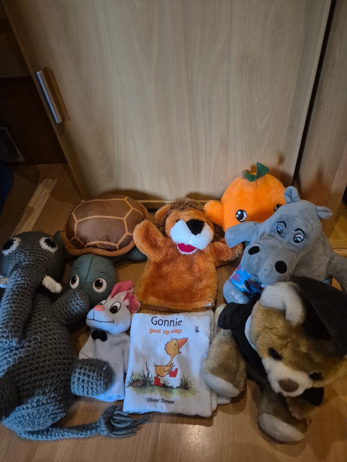 Grote verzameling knuffels en een boekje, Gebruikt, Ophalen of Verzenden, Middelgroot (20 tot 80 cm), Olifant