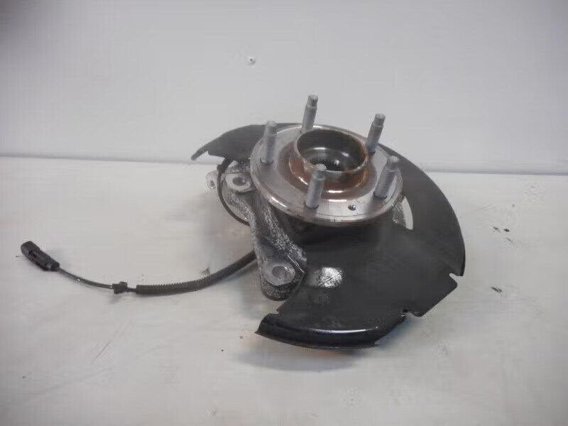FUSEE HOUDER LINKS VOOR Opel Zafira Tourer (P12) (13583479), Bahnhofsplatz 65423 Rüsselsheim am Main, DE, Gebruikt, Opel, Opel Automobile GmbH