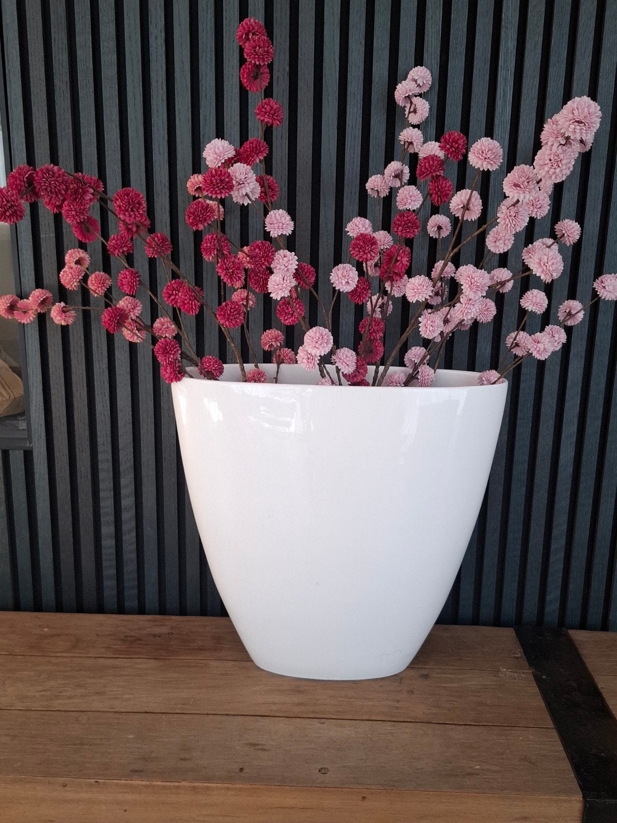 Witte vaas, modern design, Ophalen, Wit, Zo goed als nieuw, Geschikt voor droogbloemen