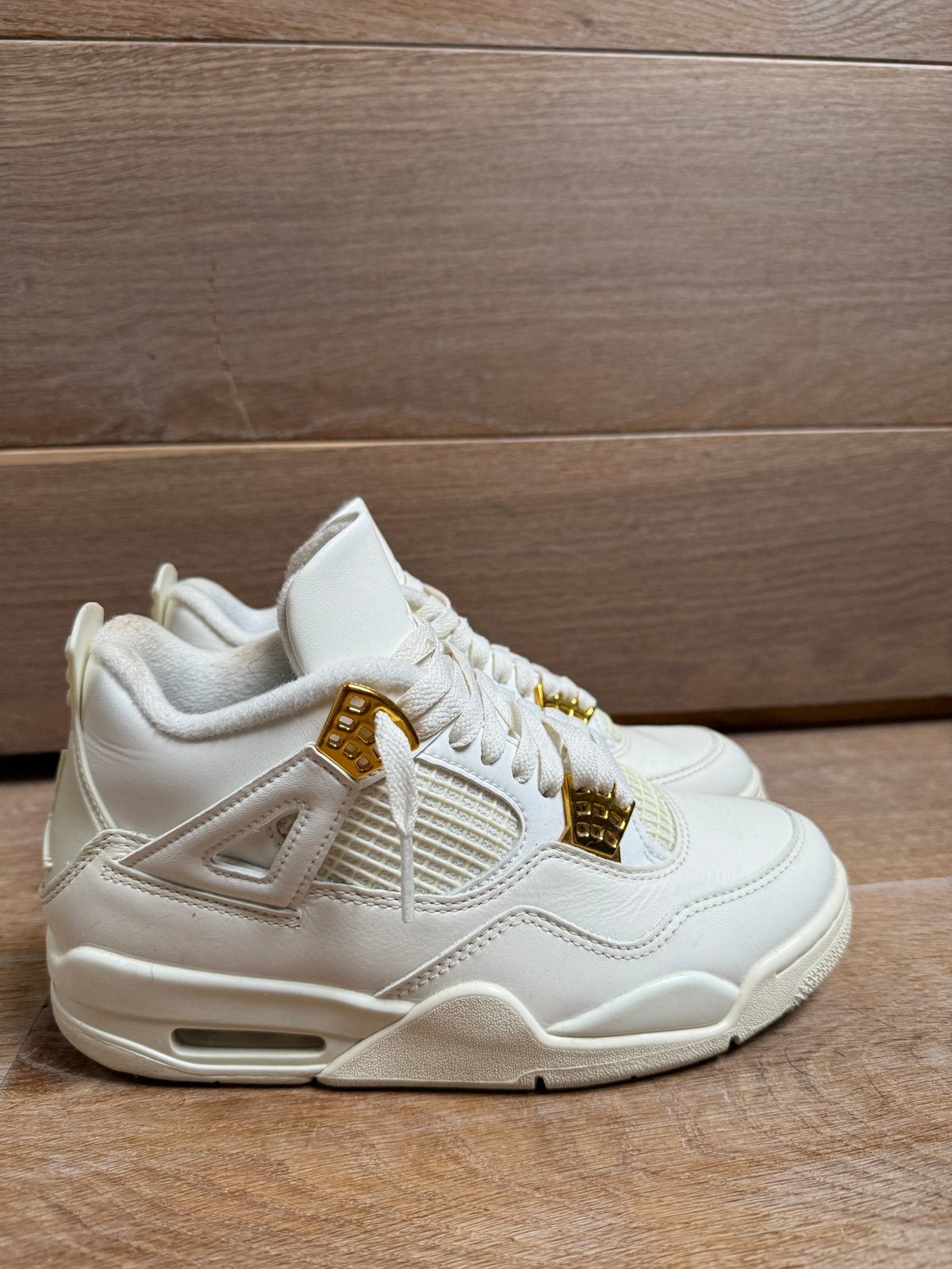 Jordan 4 Metallic Gold - Maat 38 - Amper gedragen, Ophalen of Verzenden, Zo goed als nieuw, Wit, Sneakers of Gympen
