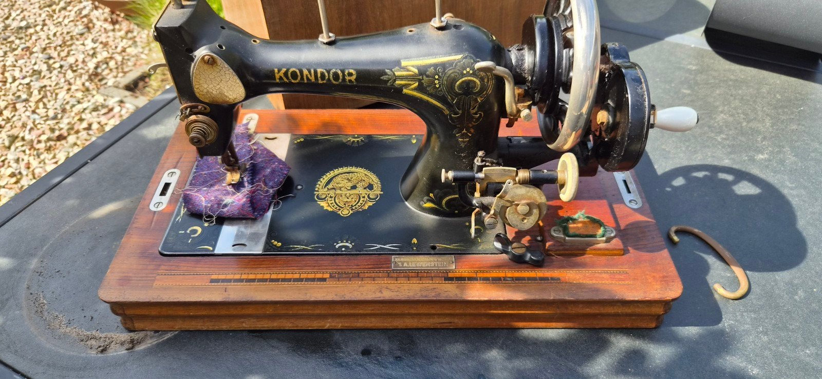 Antieke Kondor Naaimachine met Houten Kap, Antiek en Kunst, Antiek | Naaimachines, Ophalen