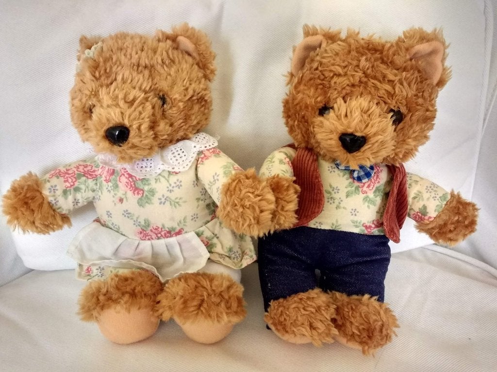 Set 2 knuffelbeertjes met kleertjes in Engelse stijl knuffel, Ophalen of Verzenden, Zo goed als nieuw, Overige typen