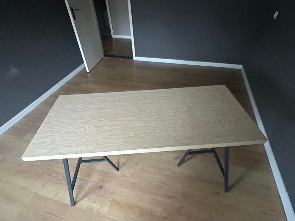 IKEA Tafelblad met schragen - Ideaal als bureau of eettafel, Huis en Inrichting, Bureaus, Ophalen, Demontabel, Gebruikt, Hout