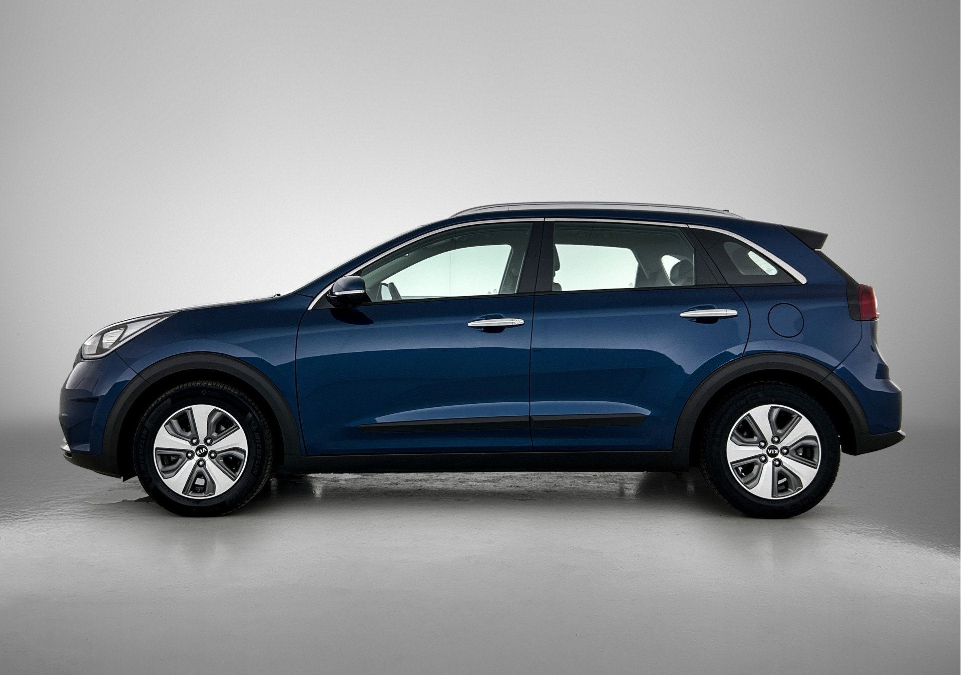 Kia Niro 1.6 GDi Hybrid Dynamic Navigatie | Parkeersensoren, Auto's, 12 maanden, Gebruikt, Blauw, Leder en Stof