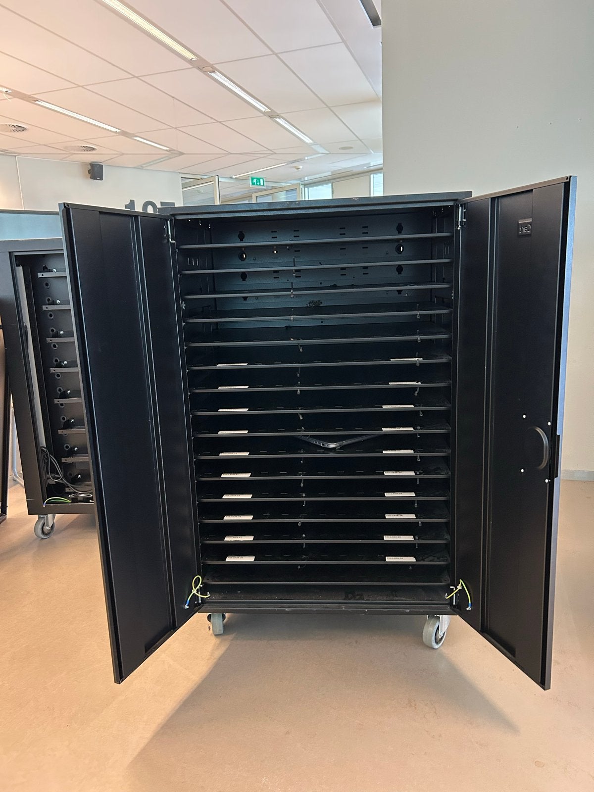 Laptopkarren / Chromebookkarren (3 stuks beschikbaar), Computers en Software, Overige Computers en Software, Ophalen