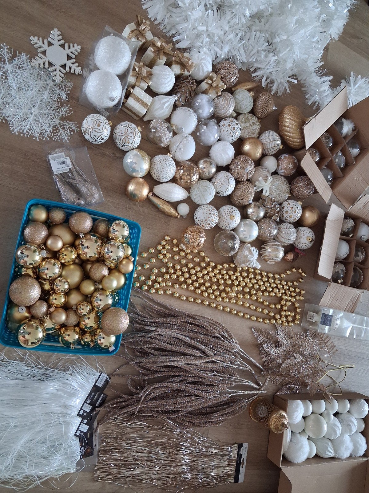 kerstboom, ballen, decoratie, mand etc. goud/champagne en wi, Ophalen, Zo goed als nieuw