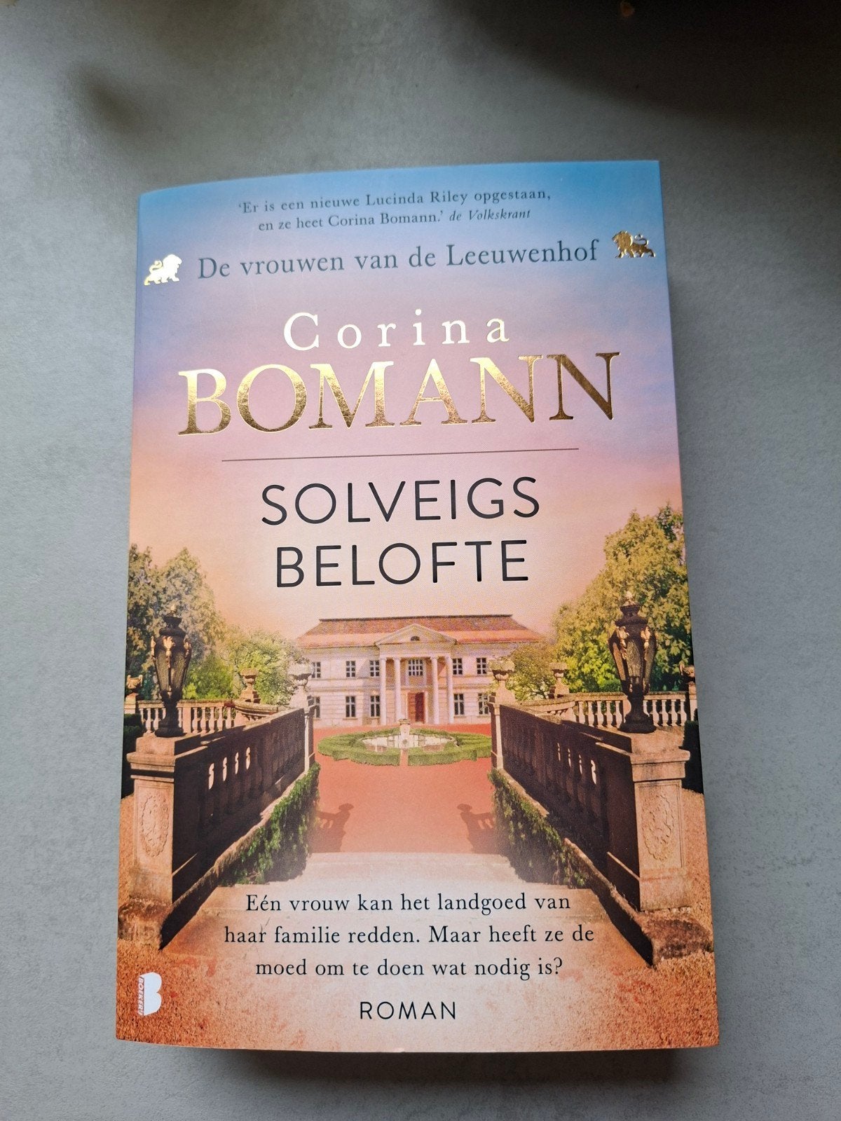 Corina Bomann-Solveigs Belofte(De vrouwen van de Leeuwenhof), Boeken, Ophalen of Verzenden, Gelezen, Corina Bomann, Nederland