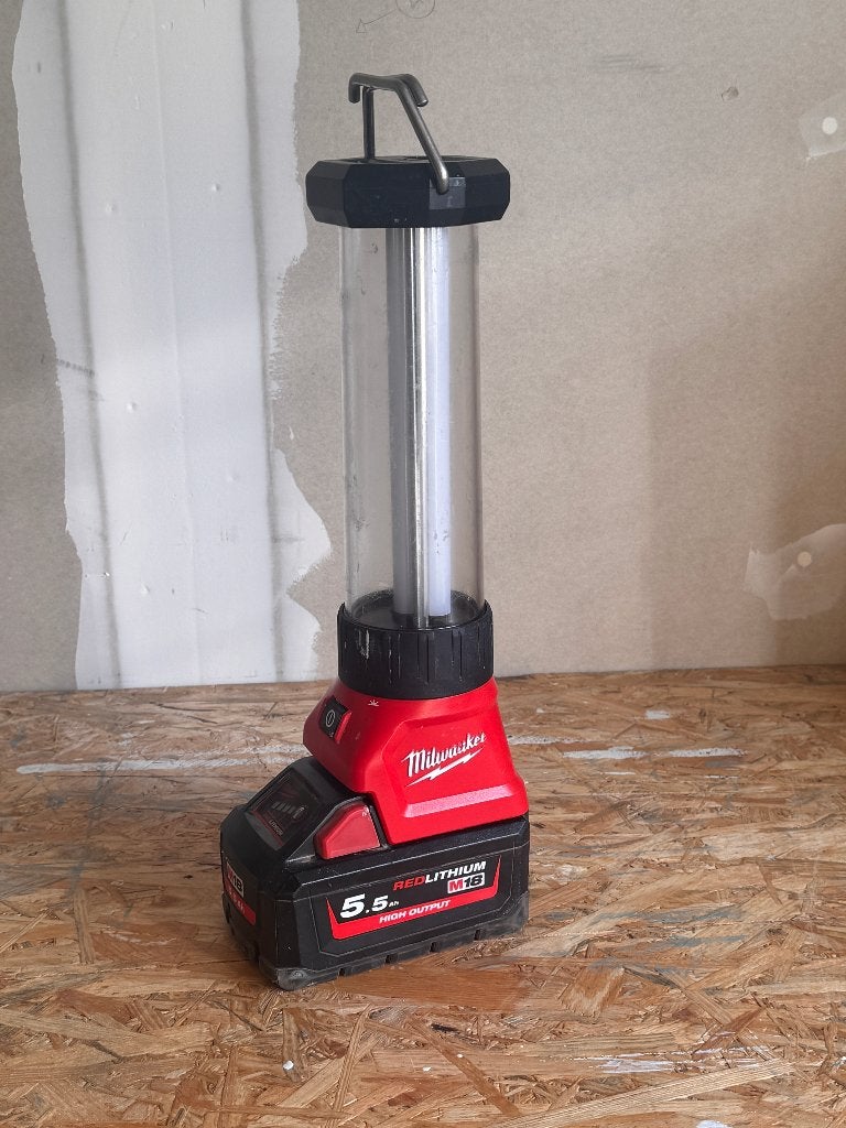 Milwaukee LL lamp en 5.5A High output accu., Ophalen, Gebruikt