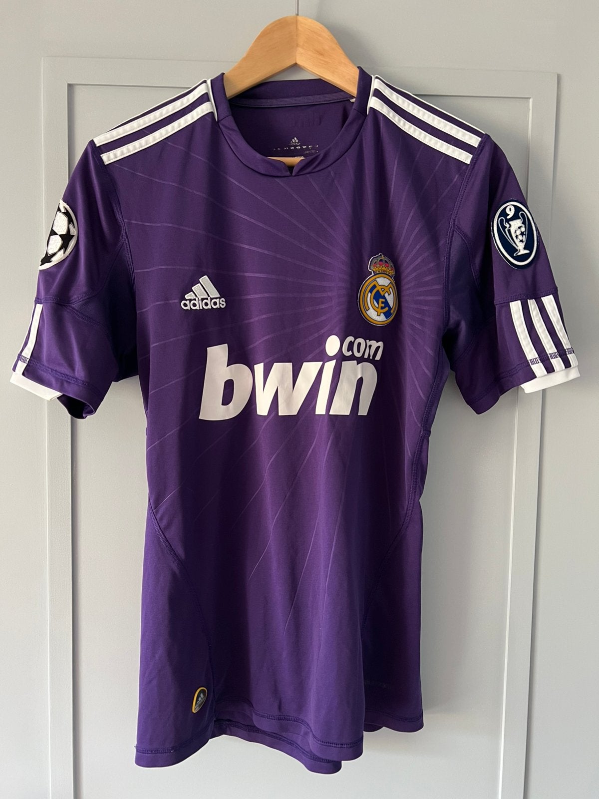 Real Madrid uit shirt 2010/ 2011 medium origineel, Ophalen of Verzenden, Zo goed als nieuw, Buitenlandse clubs, Shirt