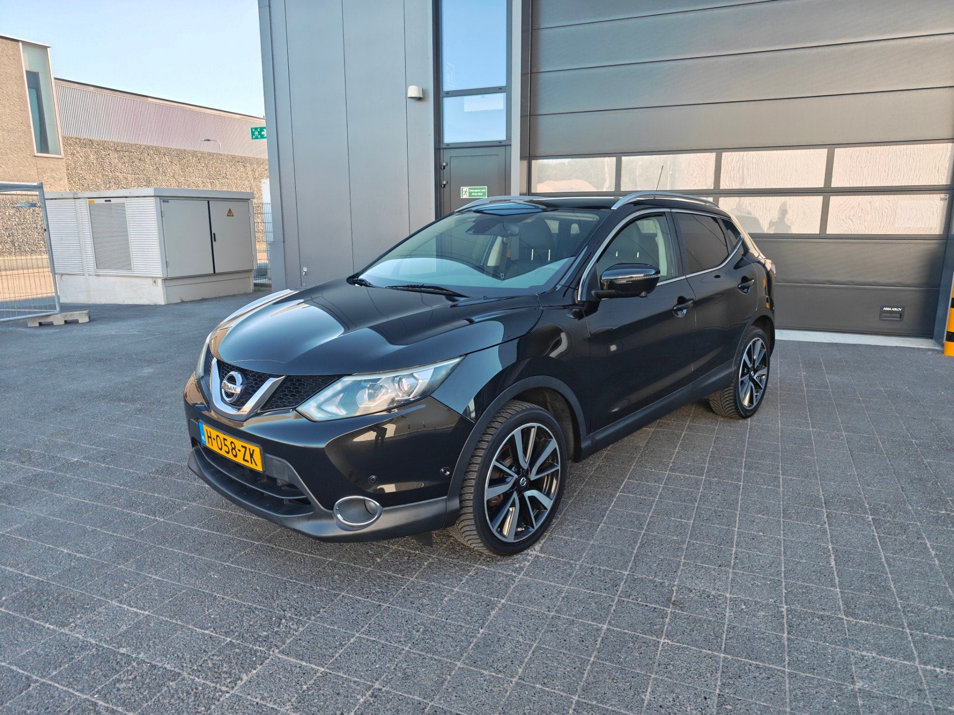 Nissan Qashqai 1.2 Tekna,360Camera,Panoramdak,Trekhaak,Leder, Voorwielaandrijving, Euro 5, Gebruikt, Zwart