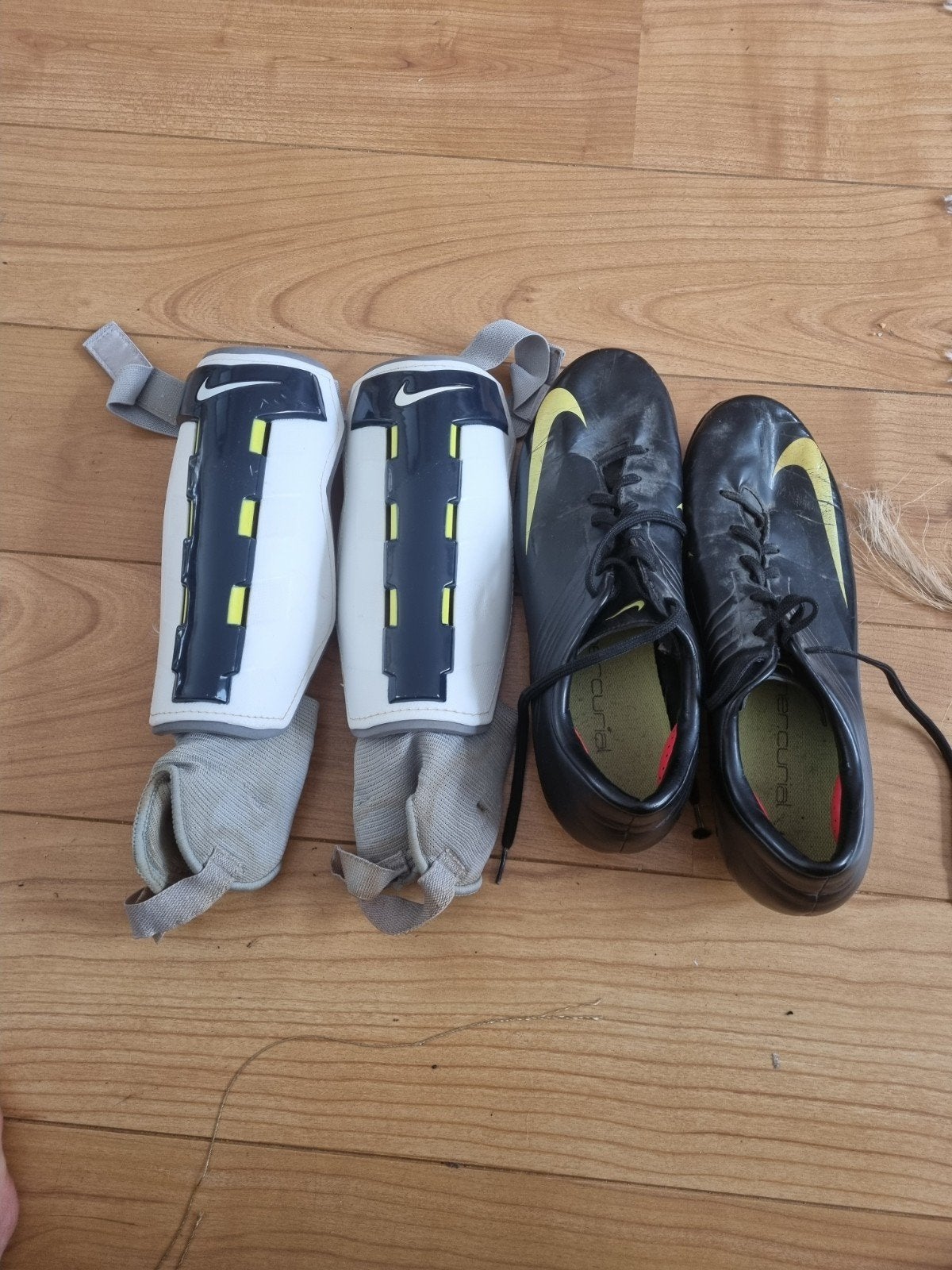 Nike scheenbeschermers en voetbalschoenen - Maat 45, Ophalen, Gebruikt, Set