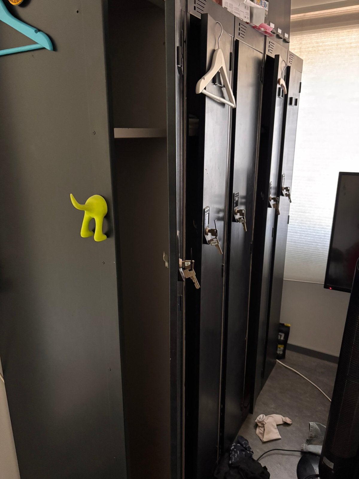 Zwarte lockerkast van 5 lockers, Ophalen, Zo goed als nieuw