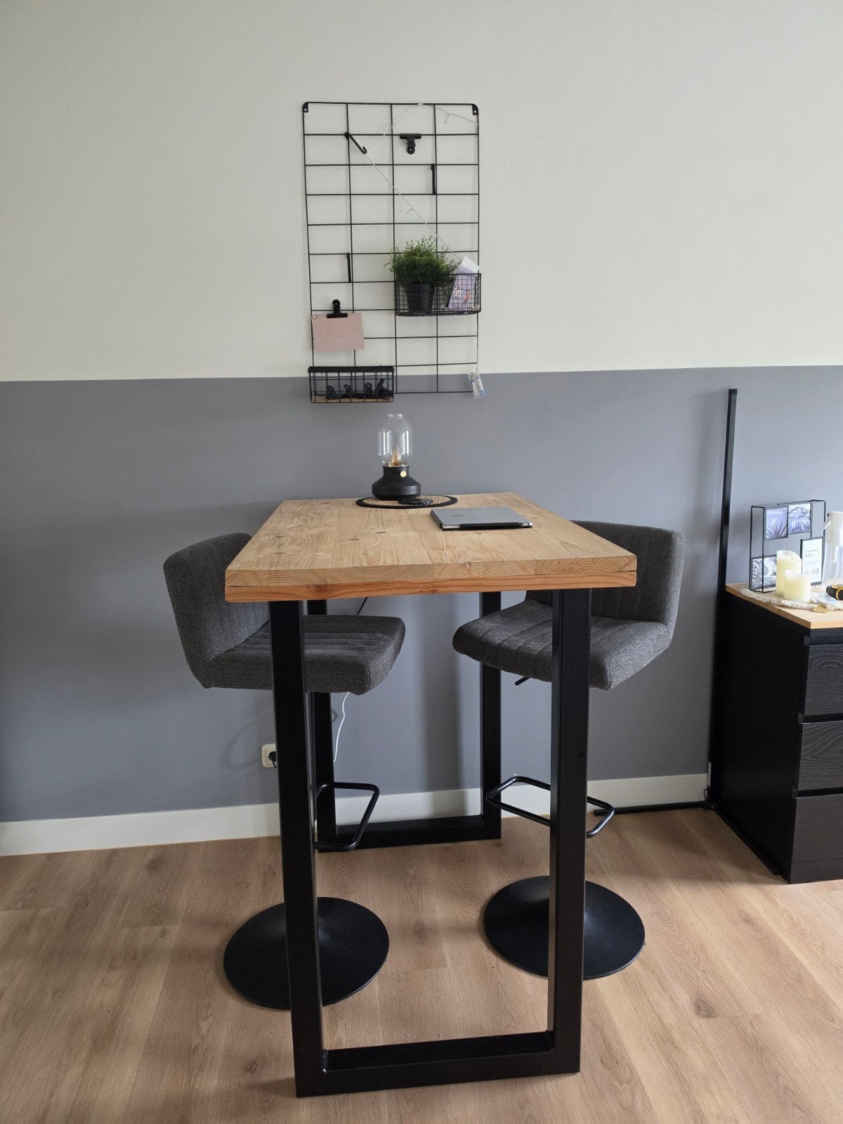 Bartafel met 2 in hoogte verstelbare en draaibare krukken, 2 krukken, Ophalen of Verzenden, In hoogte verstelbaar, 60 tot 90 cm
