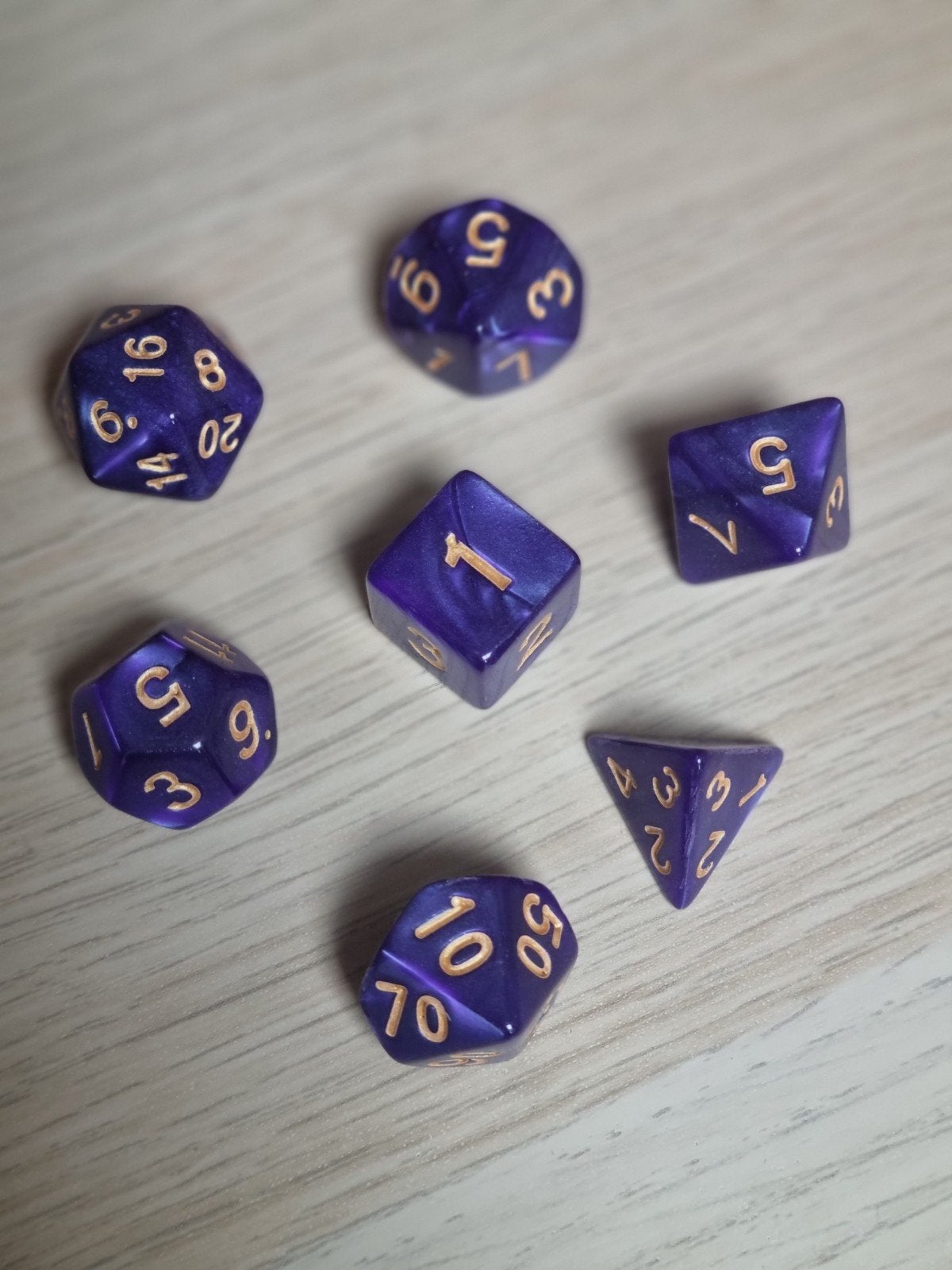 Nieuwe ongebruikte paarse dobbelstenen set, Vijf spelers of meer, Ophalen of Verzenden, Gebruikt