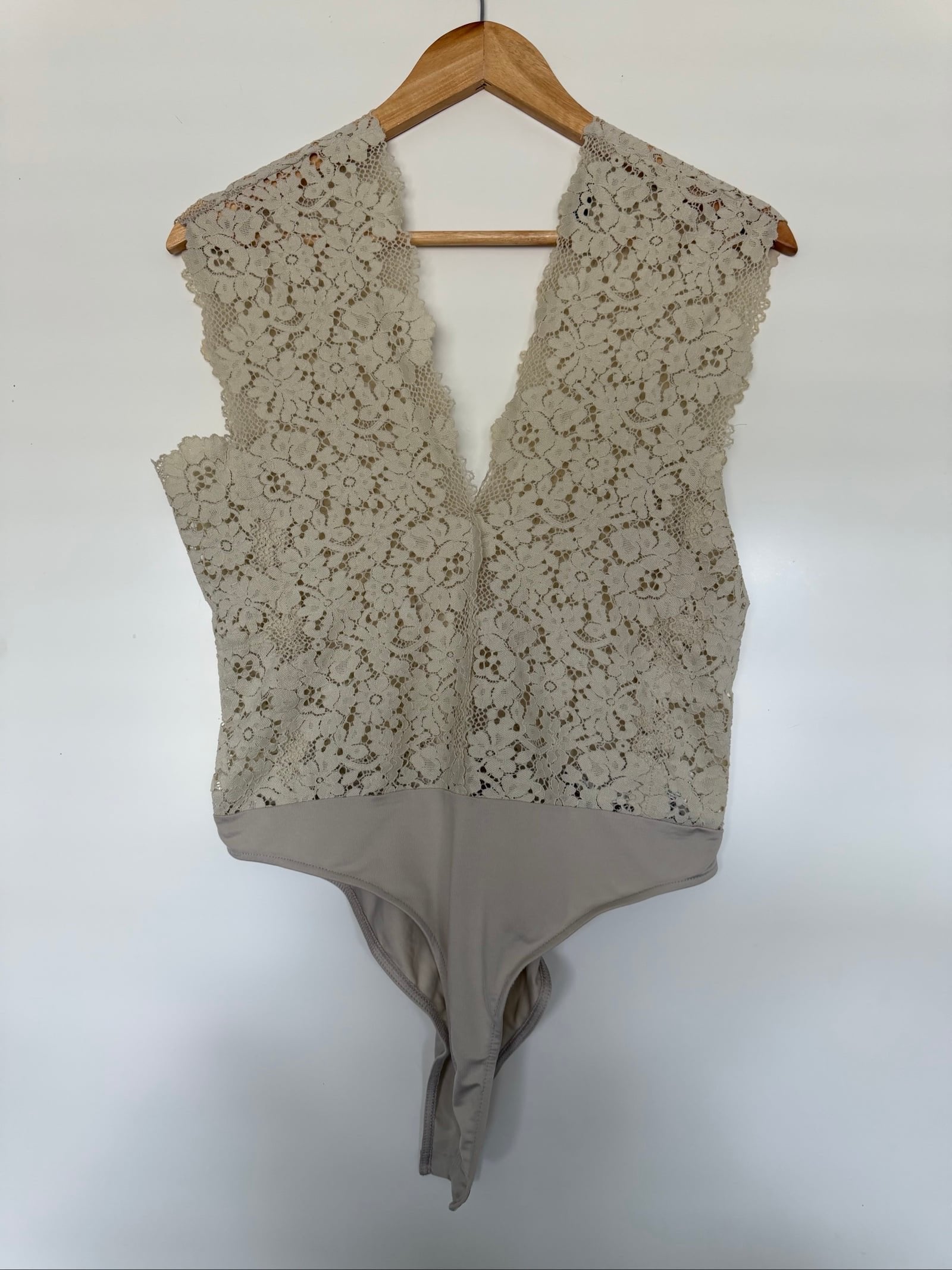 Super Sexy Romantische Beige Kant Bodysuit V-Hals Maat L, Kleding | Dames, Ondergoed en Lingerie, Zara, Ophalen of Verzenden