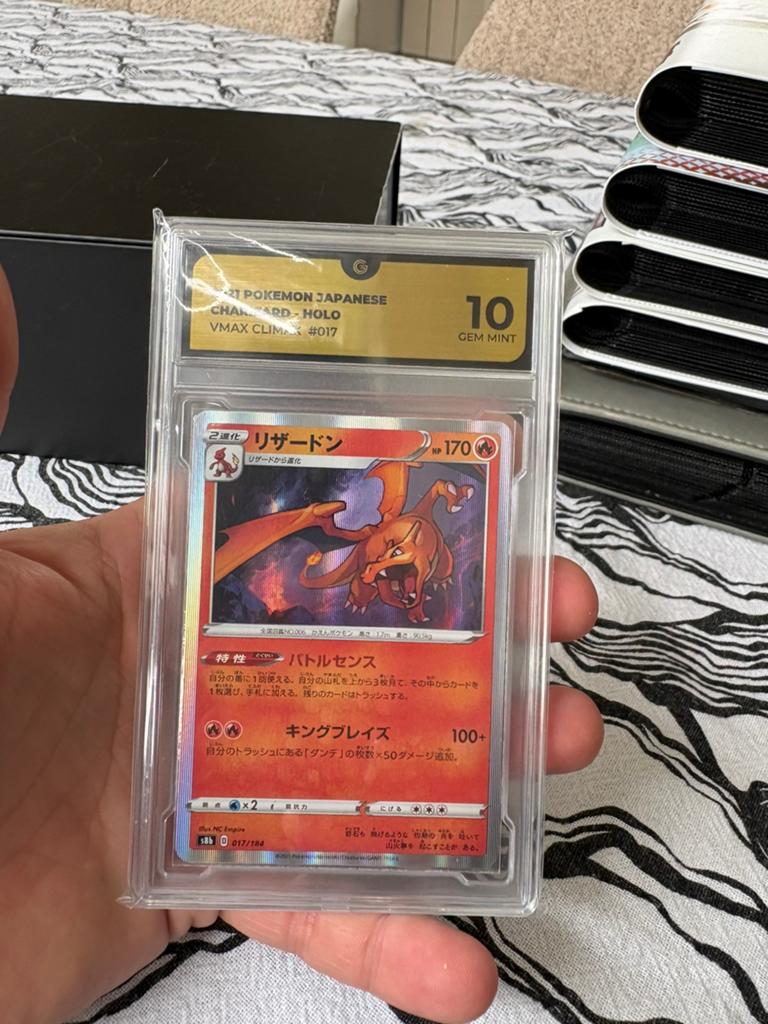 Charizard grade 10, Hobby en Vrije tijd, Verzamelkaartspellen | Pokémon, Ophalen of Verzenden, Zo goed als nieuw, Meerdere kaarten