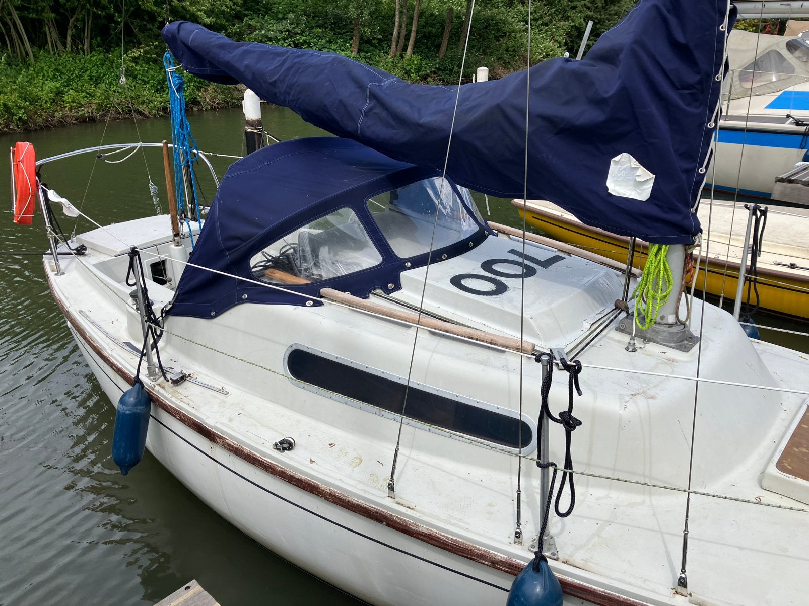 Hurley 700 vaar klaar, Watersport en Boten, Kajuitzeilboten en Zeiljachten, Gebruikt, S-spant, Hurley, Benzine, Buitenboordmotor