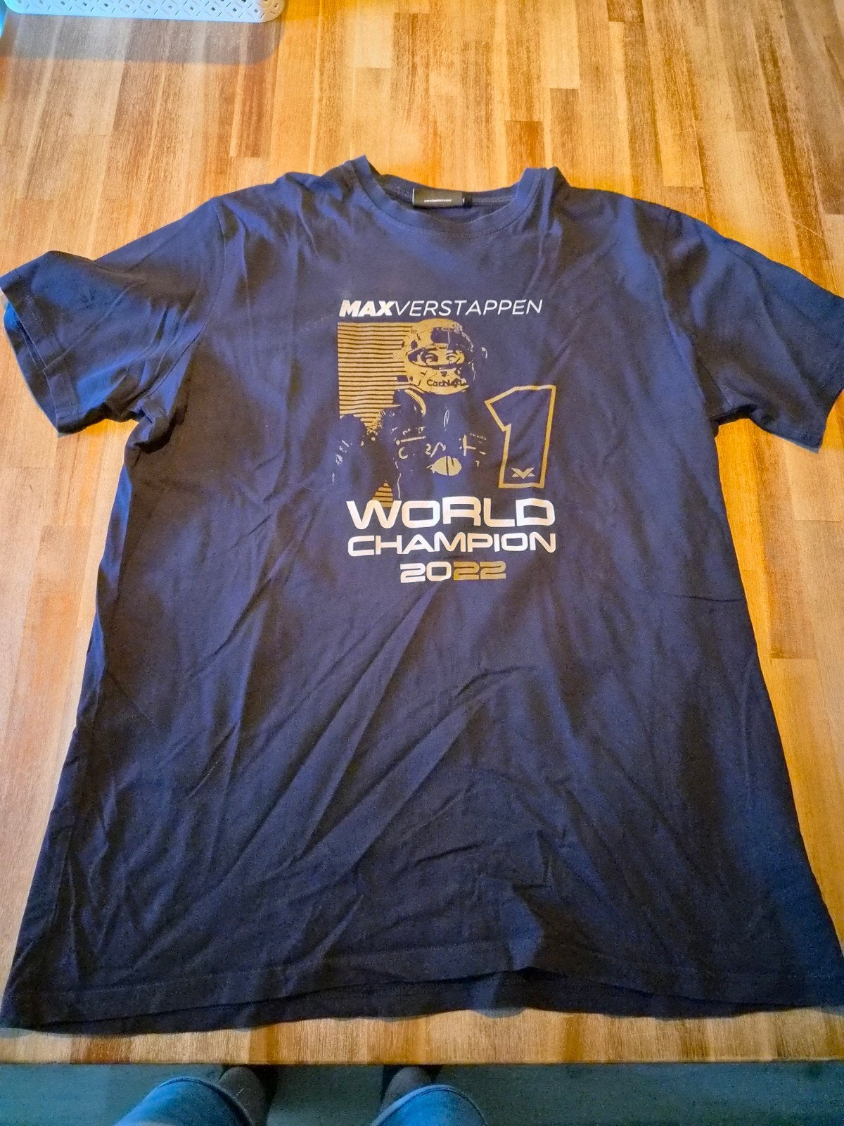 Max Verstappen F1 World Champion 2022 T-shirt - Maat XL, Kleding | Heren, T-shirts, Ophalen, Maat 56/58 (XL), Zwart, Max Verstappen