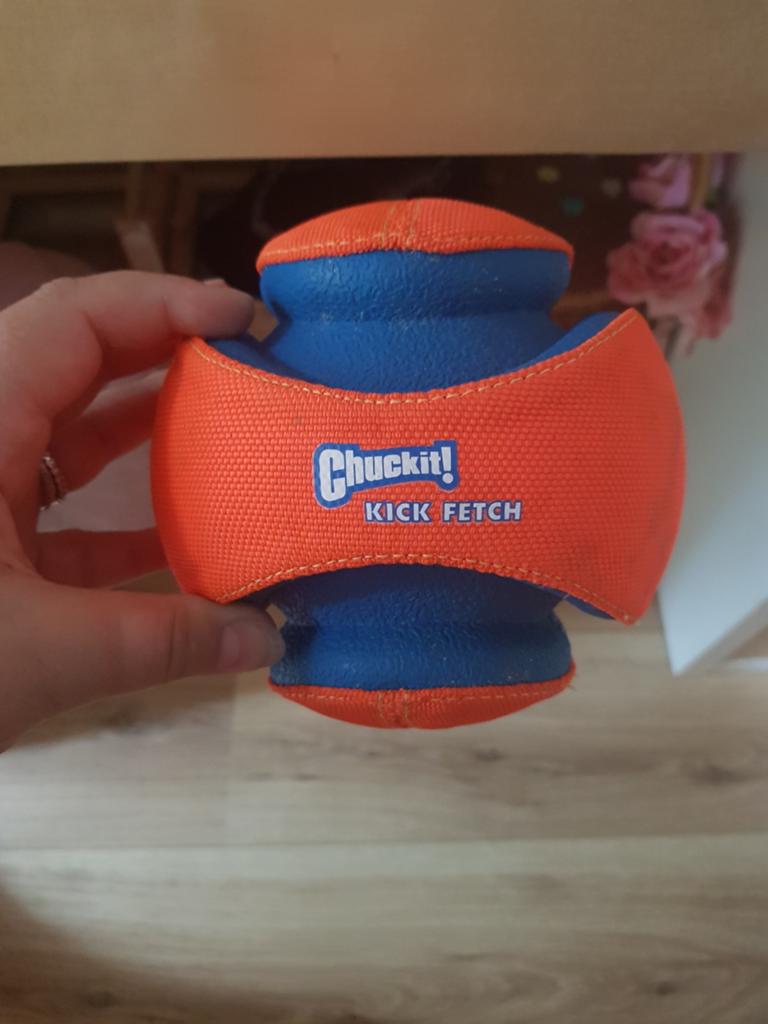 Chuckit kick fetch voetbal, honden bal, Ophalen of Verzenden, Zo goed als nieuw