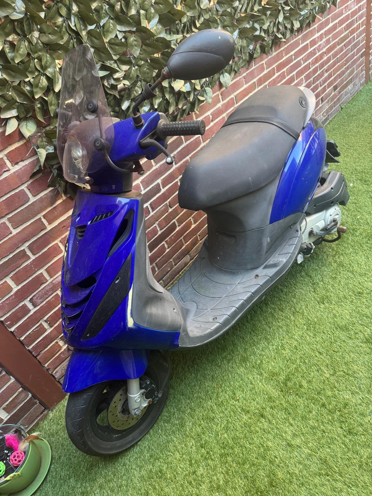 Piaggo zip, Fietsen en Brommers, Scooters | Piaggio, Ophalen, Zo goed als nieuw, Benzine, Zip