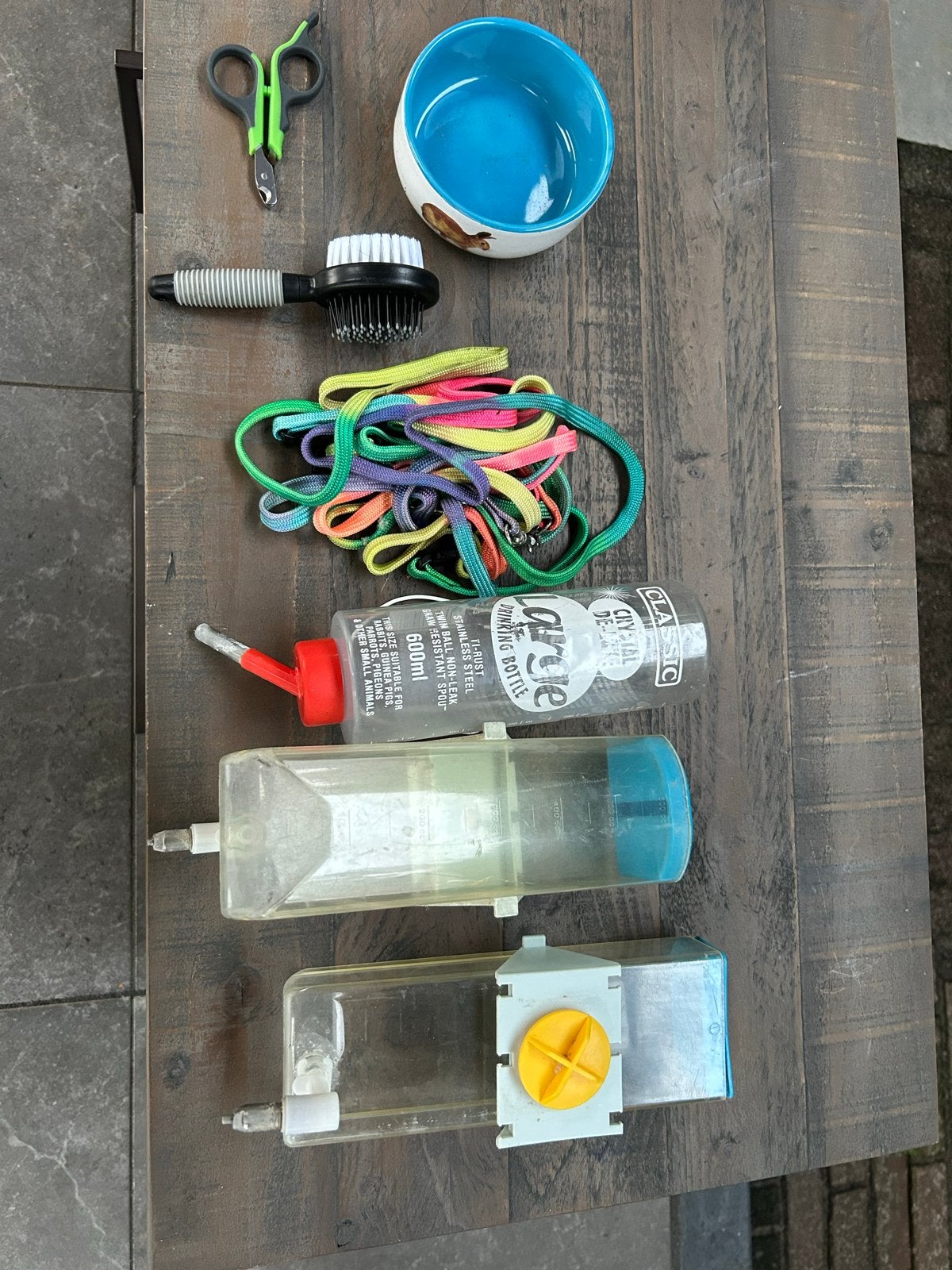Konijnen Drinkflesjes, voerbakje, nagelschaartje, borsteltje, Dieren en Toebehoren, Ophalen of Verzenden, Voerbakje