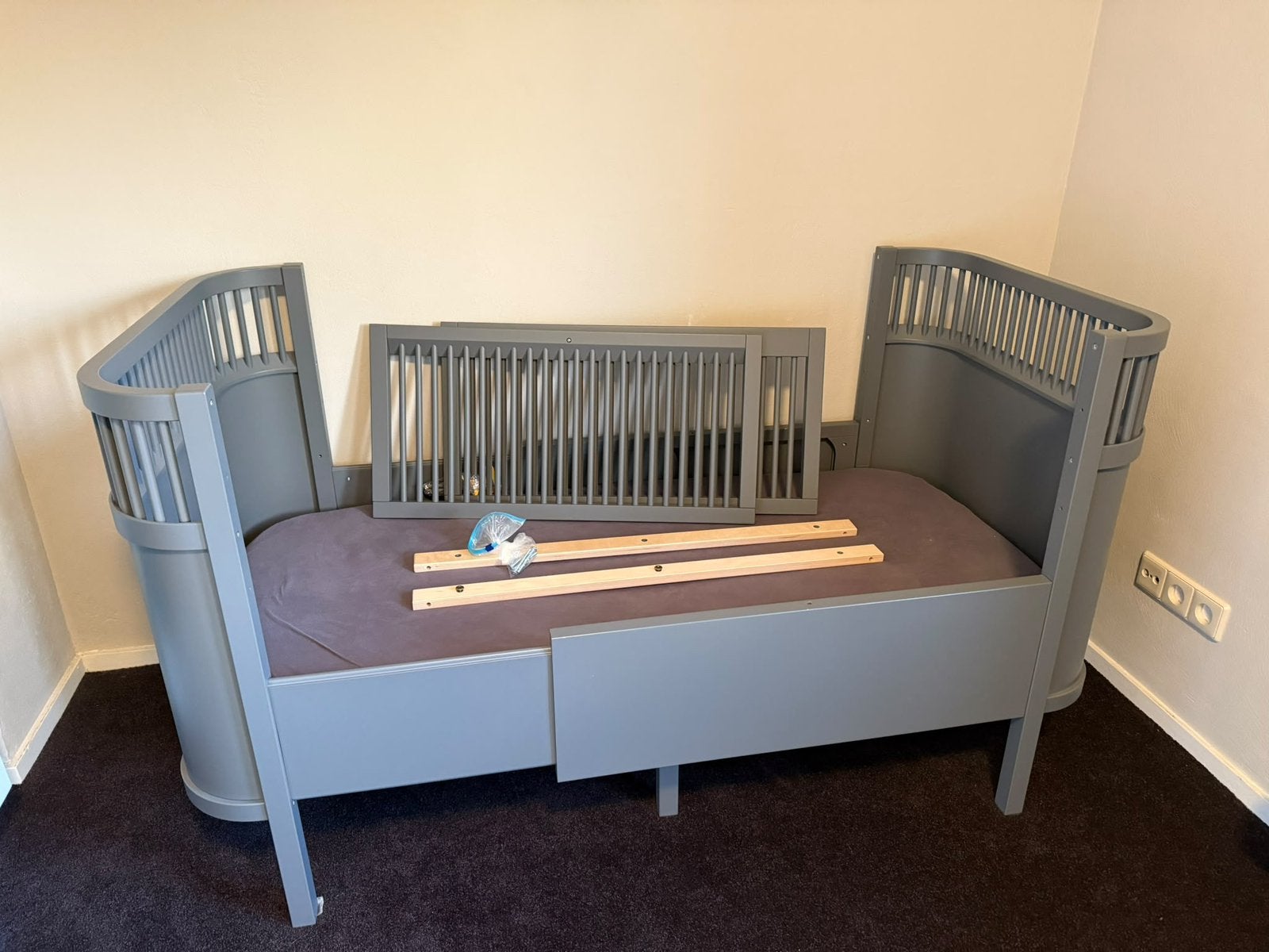 Sebra meegroeibed - zo goed als nieuw, Ophalen, 85 tot 100 cm, Zo goed als nieuw, Matras