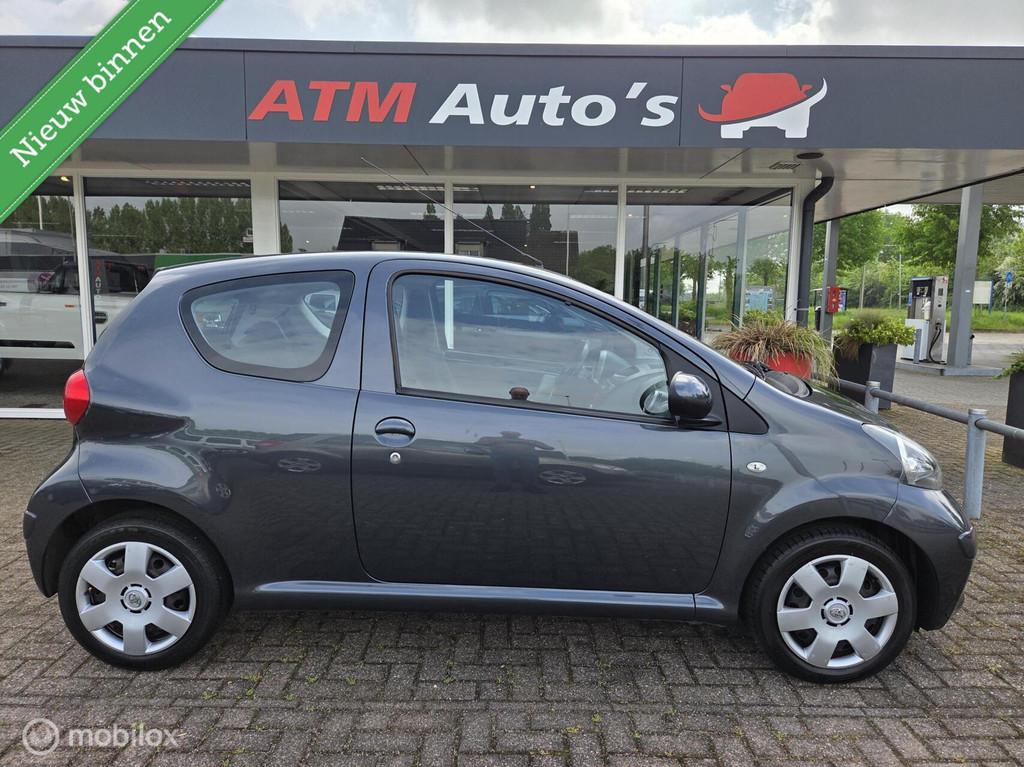 Toyota Aygo 1.0-12V Airco Apk 04-2027 km NAP, Voorwielaandrijving, Gebruikt, Metallic lak, 4 stoelen