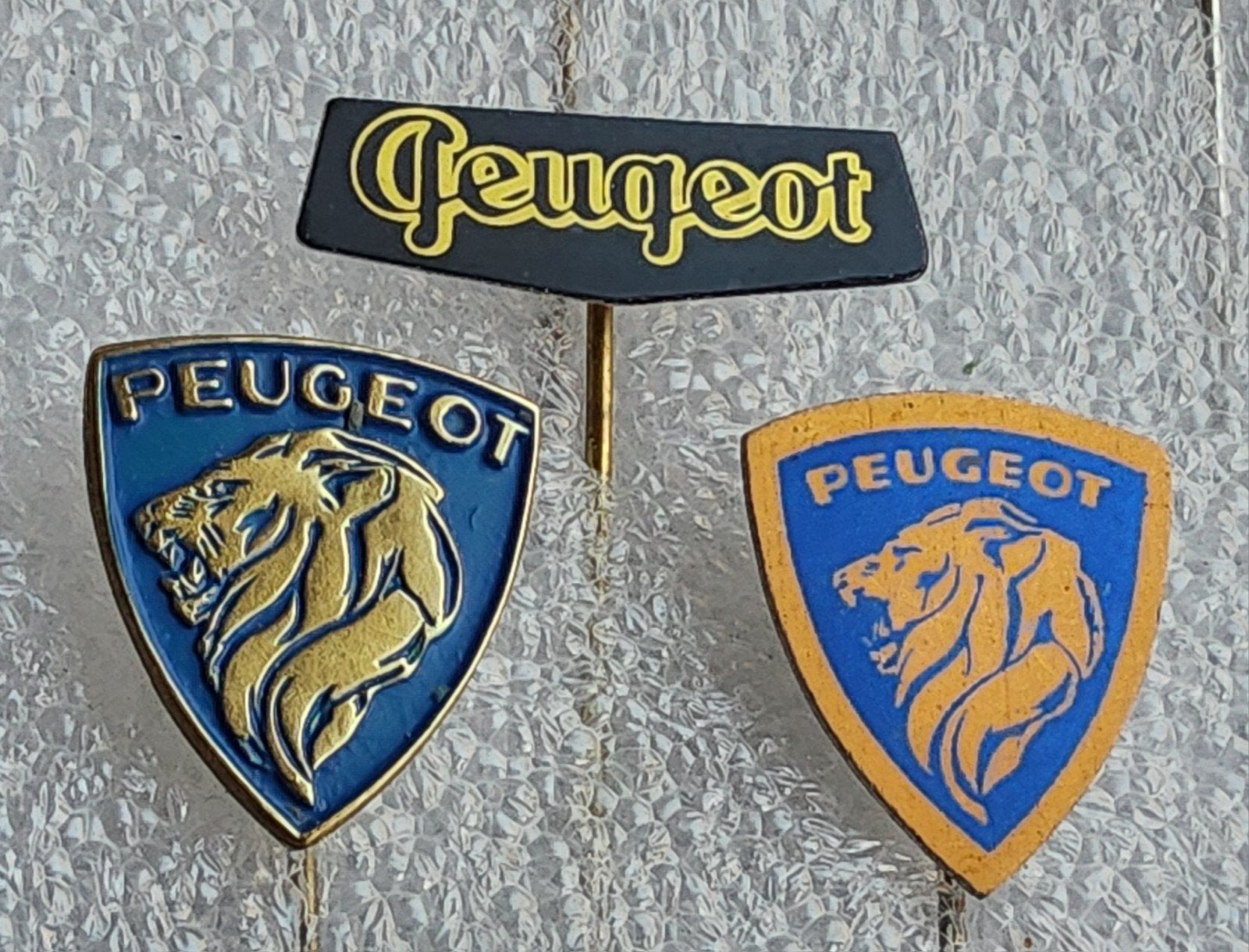 3 Peugeot Speldjes - Vintage Collectie, Ophalen of Verzenden, Gebruikt, Merk, Speldje of Pin