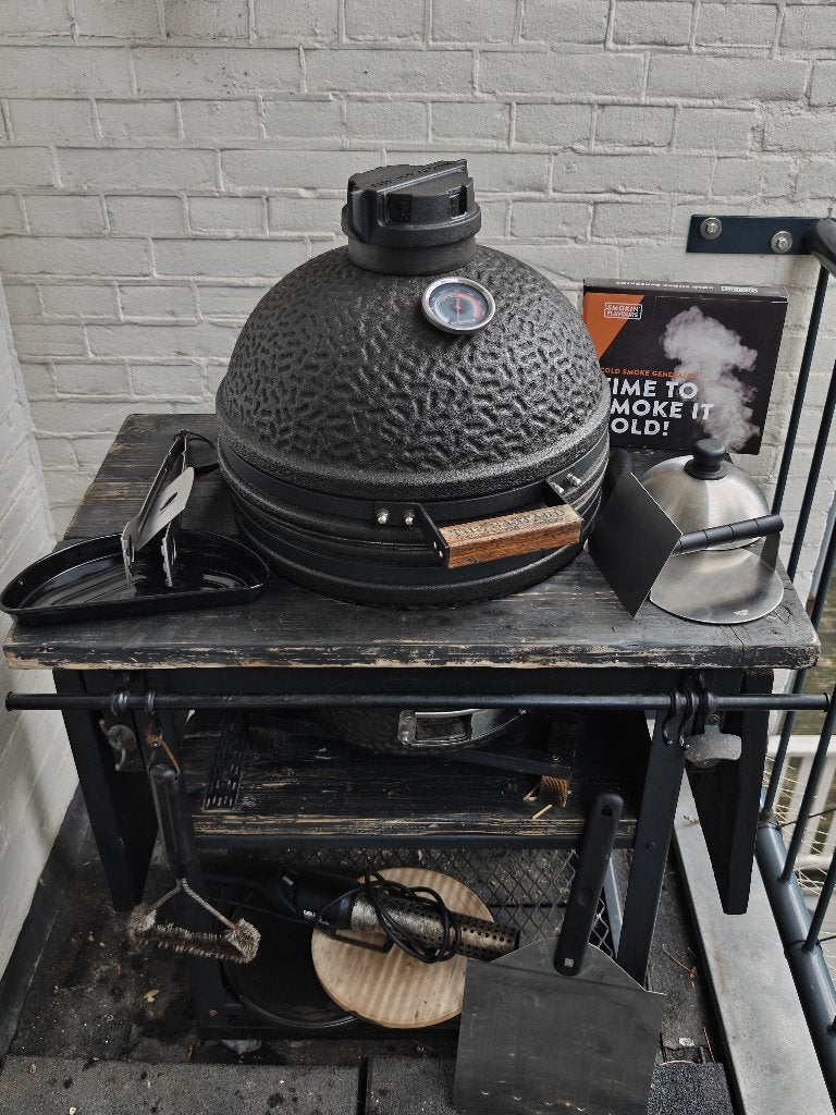 The Bastard Urban Compact kamado, meubel, veel accessoires, Ophalen, Gebruikt, Bastard urban, Met accessoires