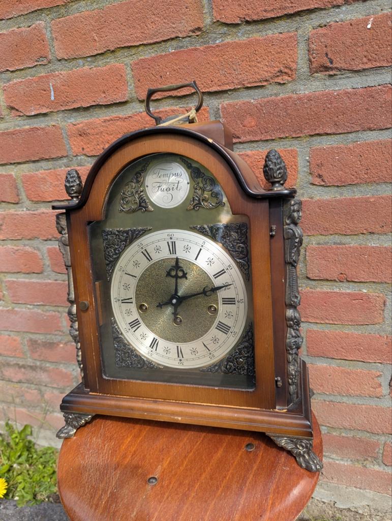 Antieke tafelklok 'Tempus Fugit', Antiek en Kunst, Ophalen of Verzenden